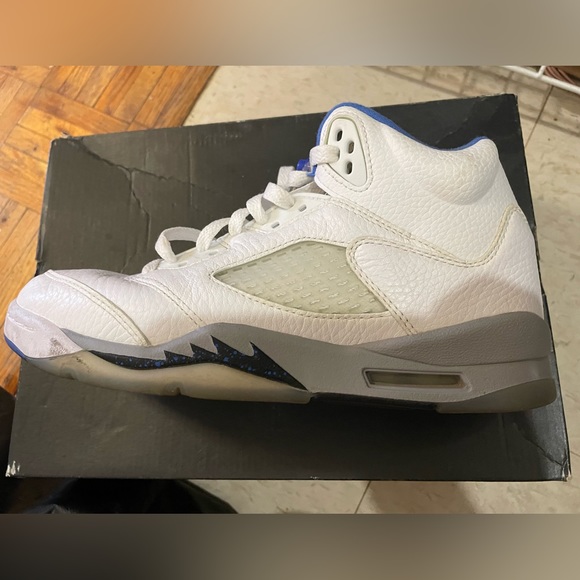 Jordan 5 Retro
White Stealth - Picture 2 of 2